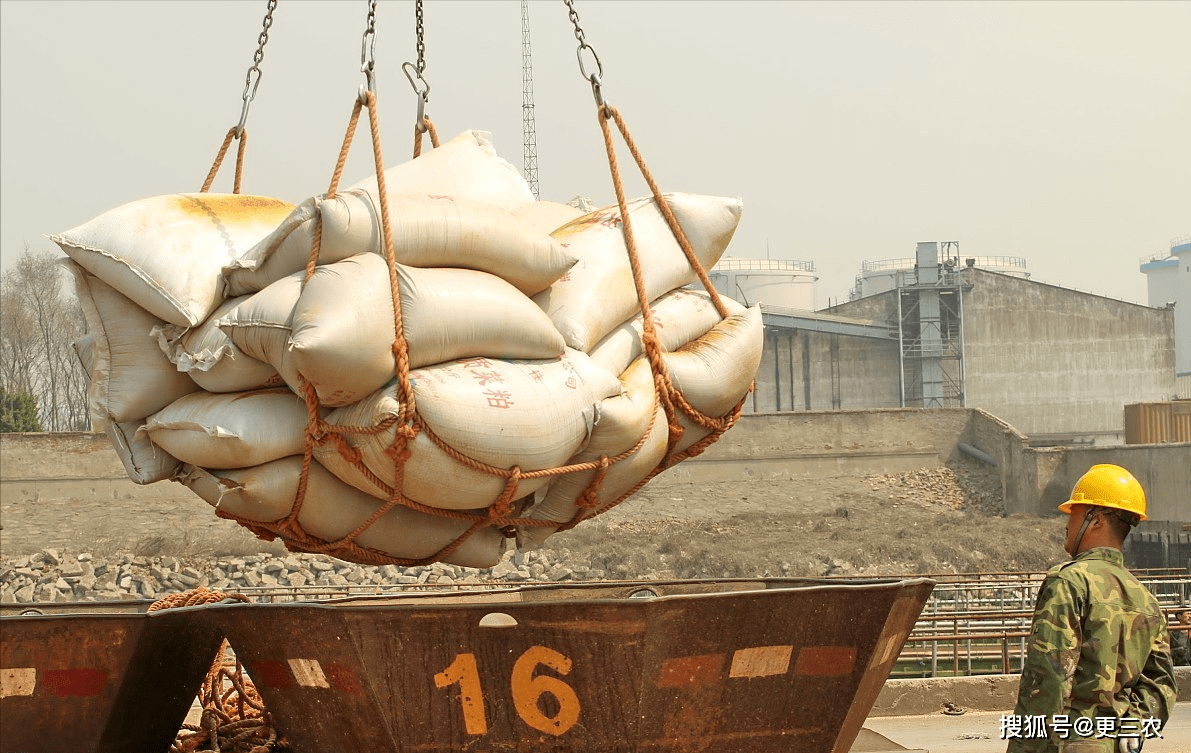 元旦将至<strong></p>
<p>eos行情</strong>，生猪、鸡蛋联袂下跌，豆粕行情震荡，玉米即将触底！