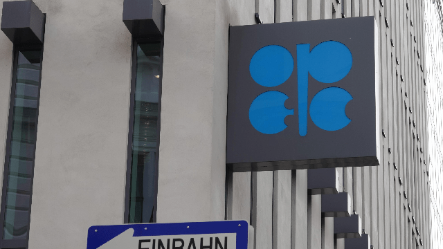 原油价格连续下挫<strong></p>
<p>原油价格</strong>，机构预测今年油价再破100美元