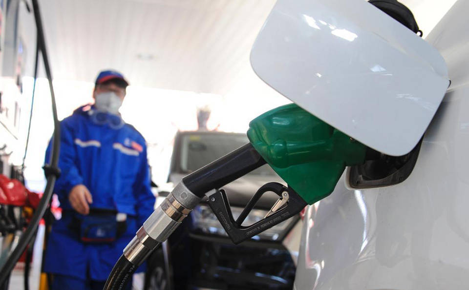 加满一箱省8块 国内油价1月17日24时开启调整