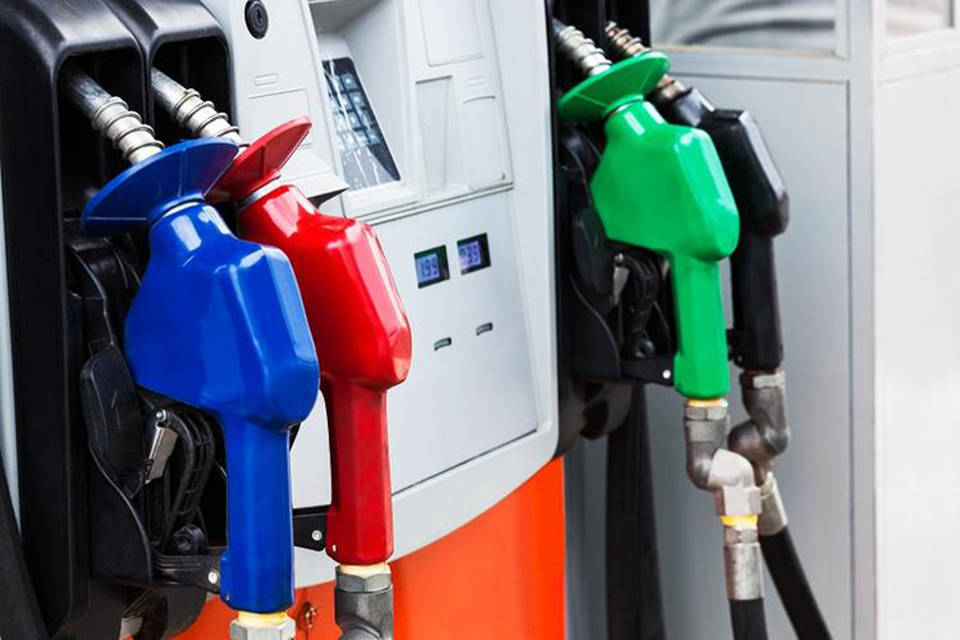 加满一箱省8块 国内油价1月17日24时开启调整