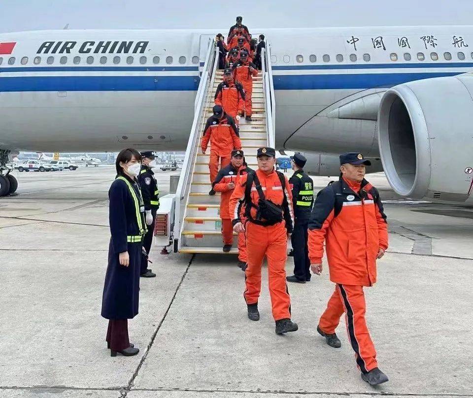 山晚早新闻丨太原交警严查严管市区机动车违法停车<strong></p>
<p>太原油价</strong>，新增58个电子探头；一男子拿着榔头一晚上砸了6辆车；油价调整今年首次“搁浅”