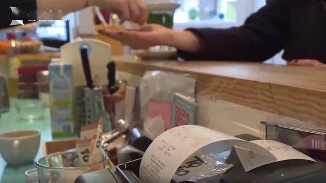 乘虚而入<strong></p>
<p>美国狂买俄罗斯原油</strong>!美国取代俄罗斯成欧盟最大原油供应国