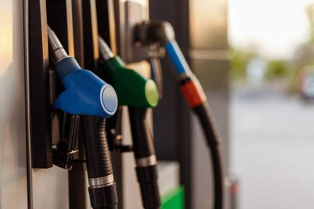 油价调整最新消息:今日3月28日<strong></p>
<p>一桶原油是多少升</strong>,92、95号汽油预计下调360元/吨