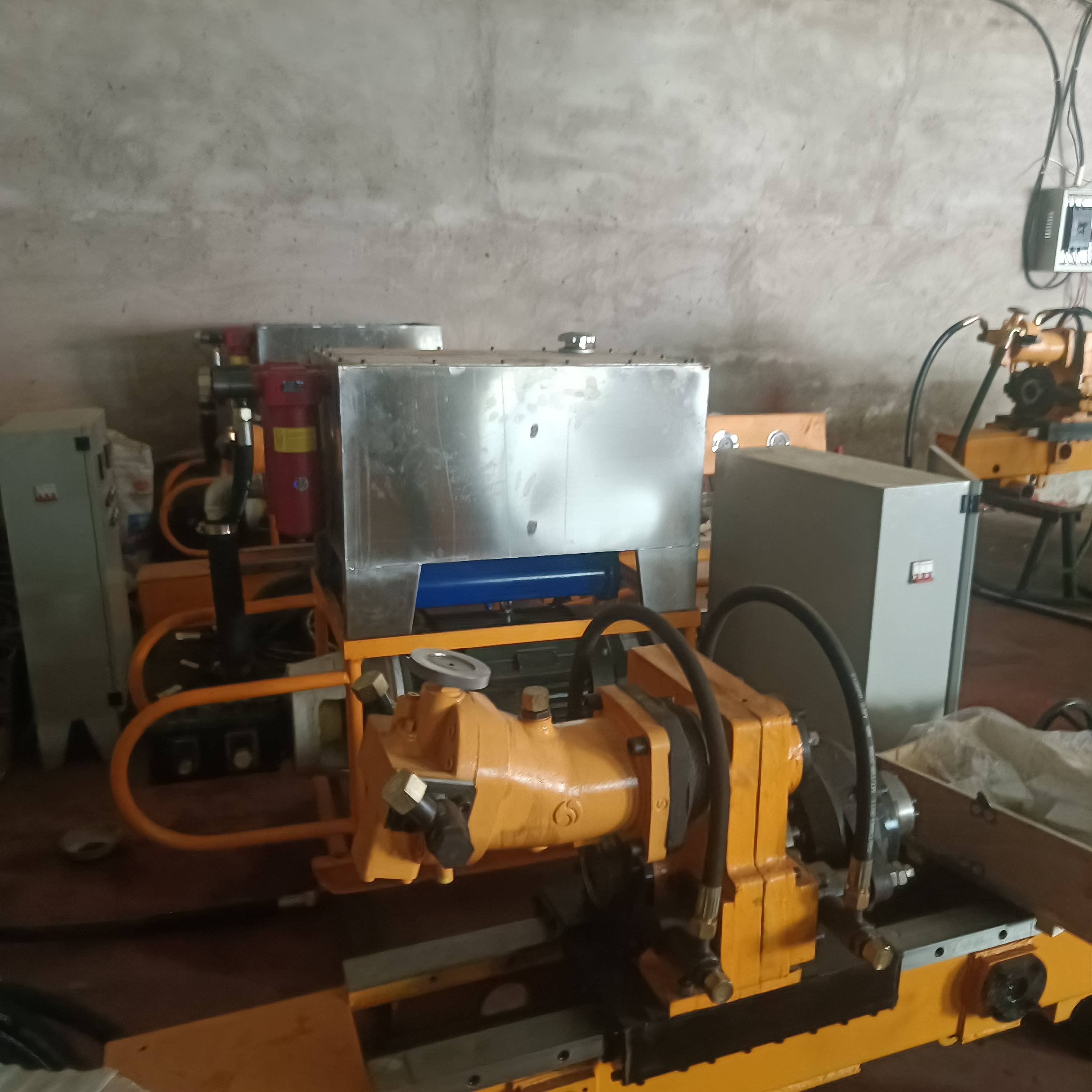 KY-500型钻机多少钱一台<strong></p>
<p>原油多少钱一升</strong>?全液压坑道探矿钻机多少钱一台?