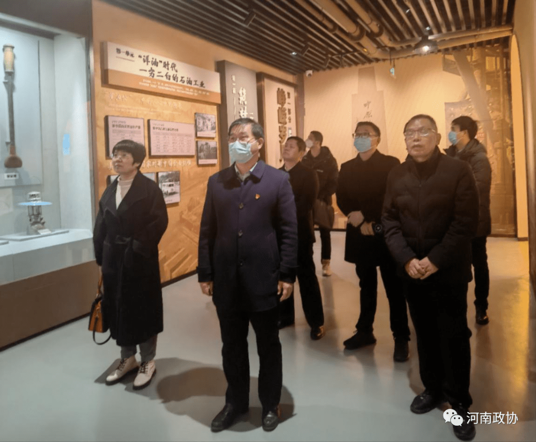 濮阳市政协调研组到中原油田展览馆调研