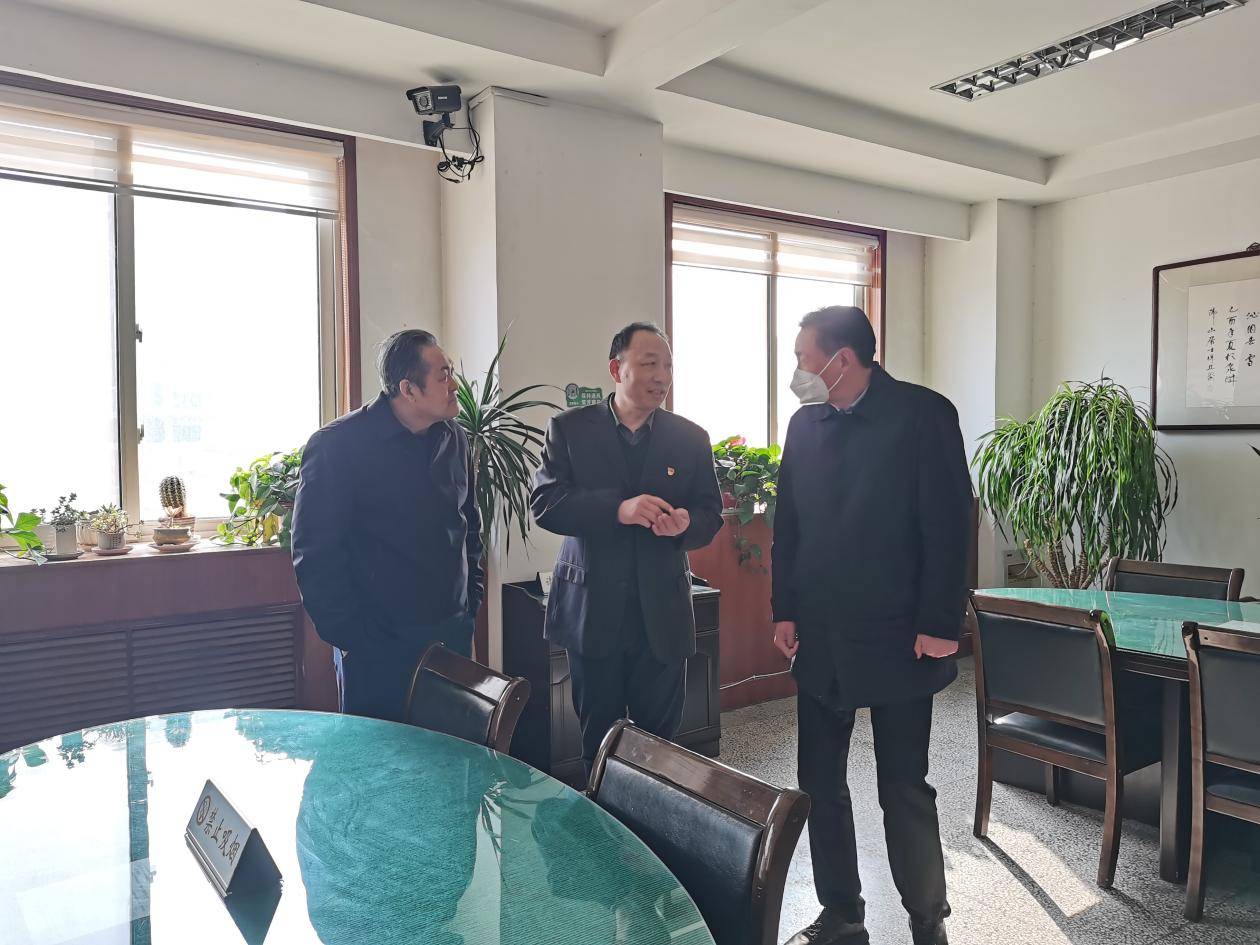 濮阳市油田第五中学组织教师代表赴中原油田档案管理处参观学习