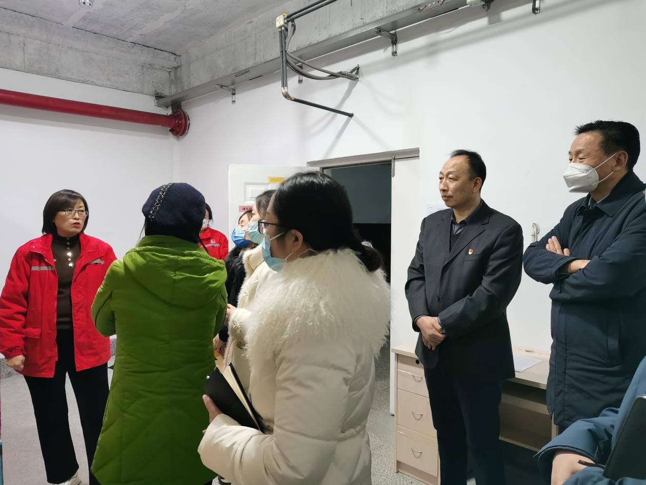 濮阳市油田第五中学组织教师代表赴中原油田档案管理处参观学习