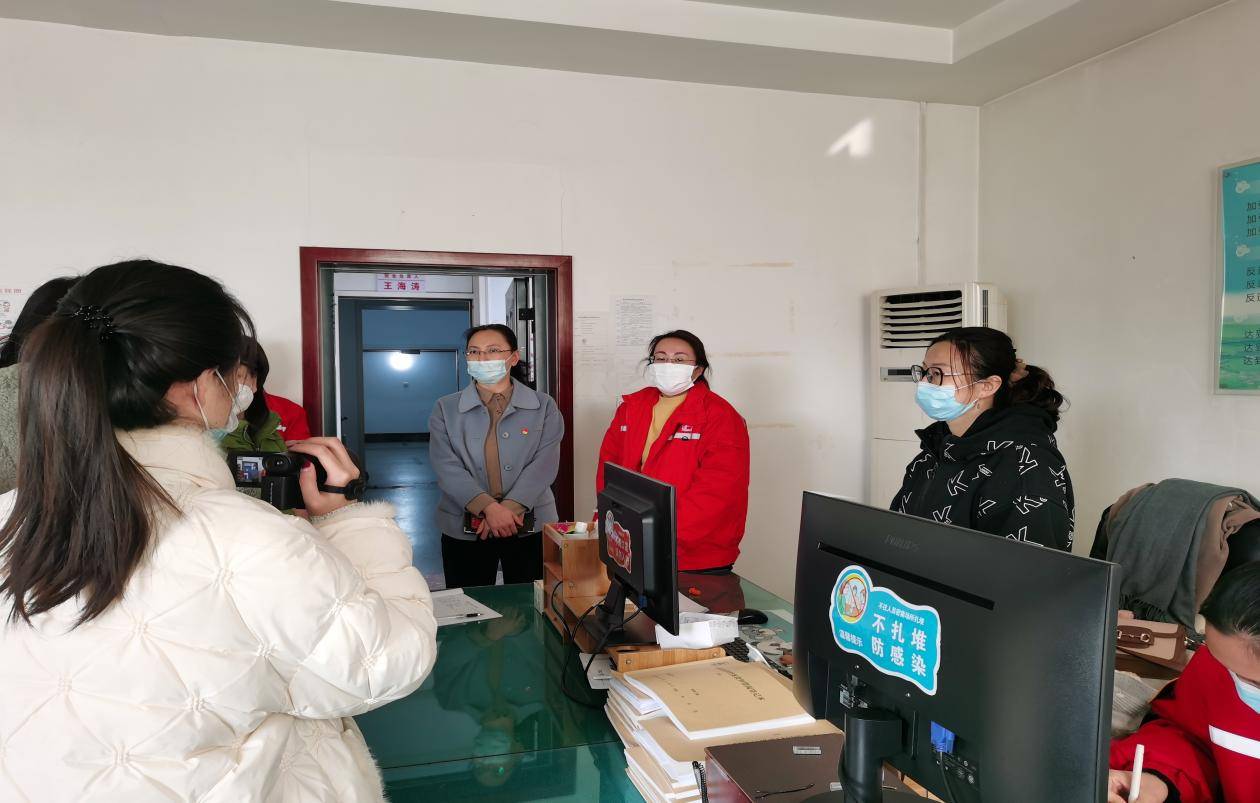 濮阳市油田第五中学组织教师代表赴中原油田档案管理处参观学习