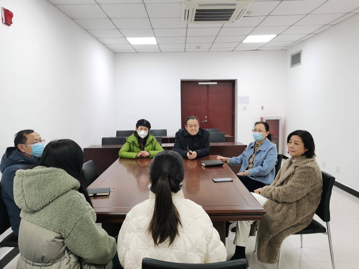 濮阳市油田第五中学组织教师代表赴中原油田档案管理处参观学习