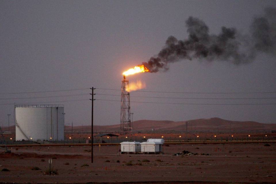 西方反对无效<strong></p>
<p>原油价格</strong>，沙特降低卖往中国的原油价格，却宣布提高欧洲售价