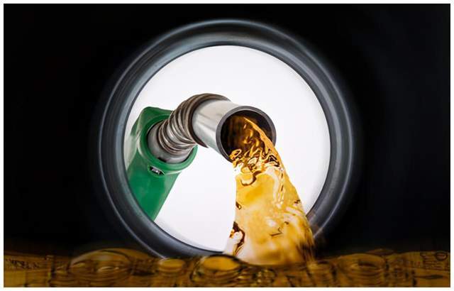 沙特领导的OPEC+意外宣布减产<strong></p>
<p>原油价格</strong>，推高全球原油价格