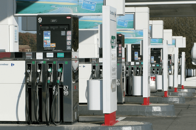 沙特领导的OPEC+意外宣布减产<strong></p>
<p>原油价格</strong>，推高全球原油价格