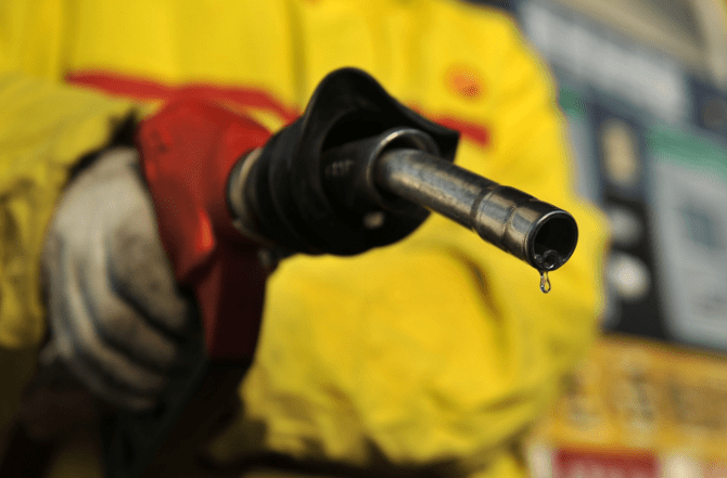 多国减产<strong></p>
<p>原油价</strong>,原油期货大涨,白菜价的油车还是香不起来?