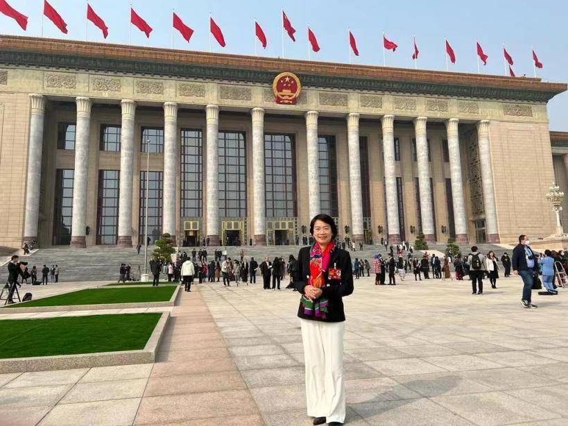 港区代表梁美芬：建议沪港联合成立世界第三大原油交易所