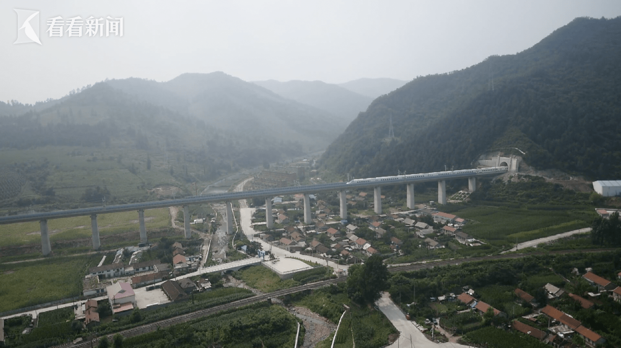 辽宁最美高铁“炒热”辽东游