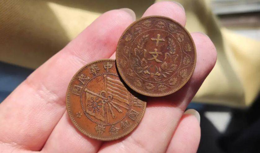 罕见的双旗币<strong></p>
<p>虚拟双旗币</strong>，拍了228万美元，谁有就发了