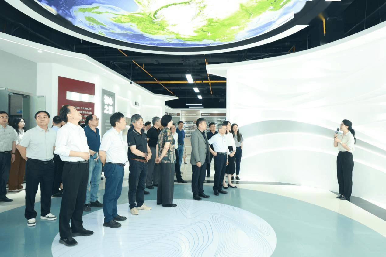 2024新中地论坛构筑地信产业强链<strong></p>
<p>信链虚拟币</strong>，共促产学研深度融合