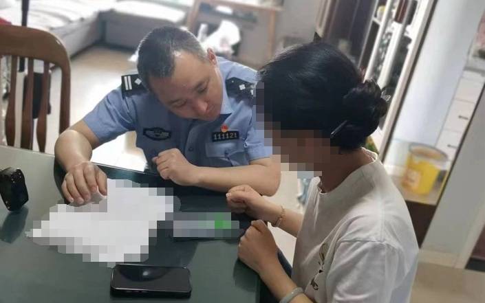 女子轻信“姐妹”欲炒虚拟币<strong></p>
<p>虚拟莱特币</strong>，民警及时劝阻保住10万元