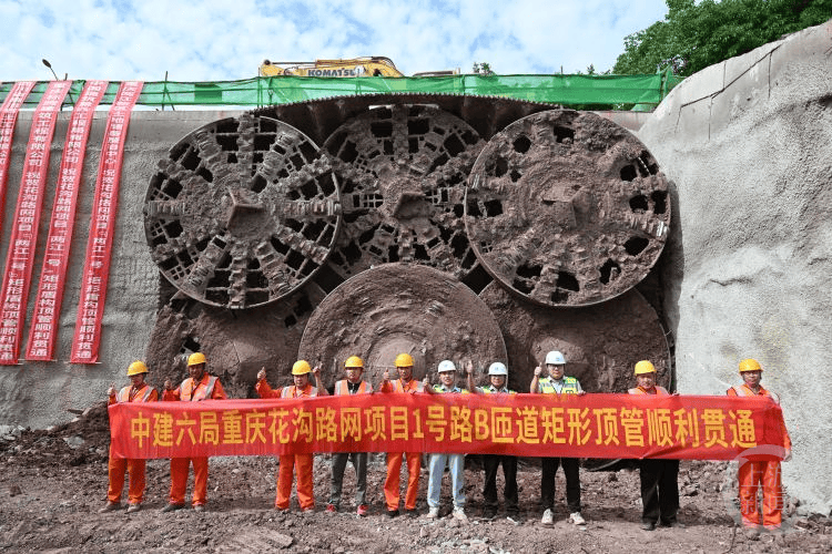 穿越金渝大道 看巨型“削笔刀”如何挖隧道