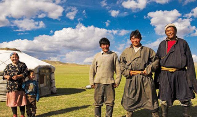 直击蒙古的“忍者淘金工”:牧民化身盗金贼<strong></p>
<p>挖金虚拟币</strong>,草地里挖孔淘出黄金