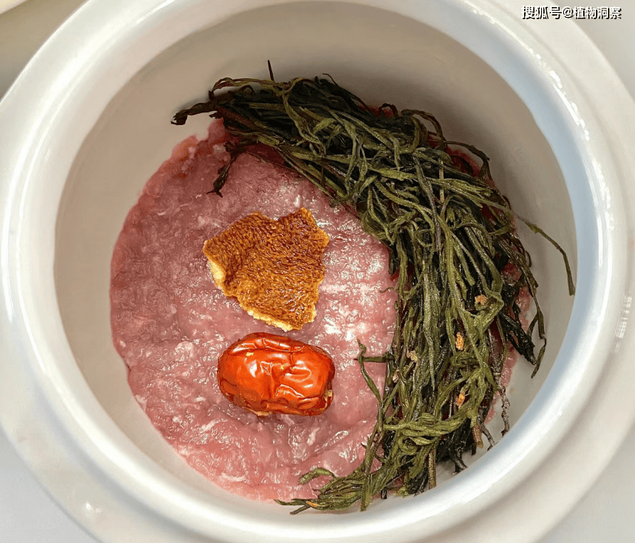 过去草丛中常见<strong></p>
<p>挖金虚拟币</strong>，俗称“独脚金”，儿时挖来换零花钱，500元1斤