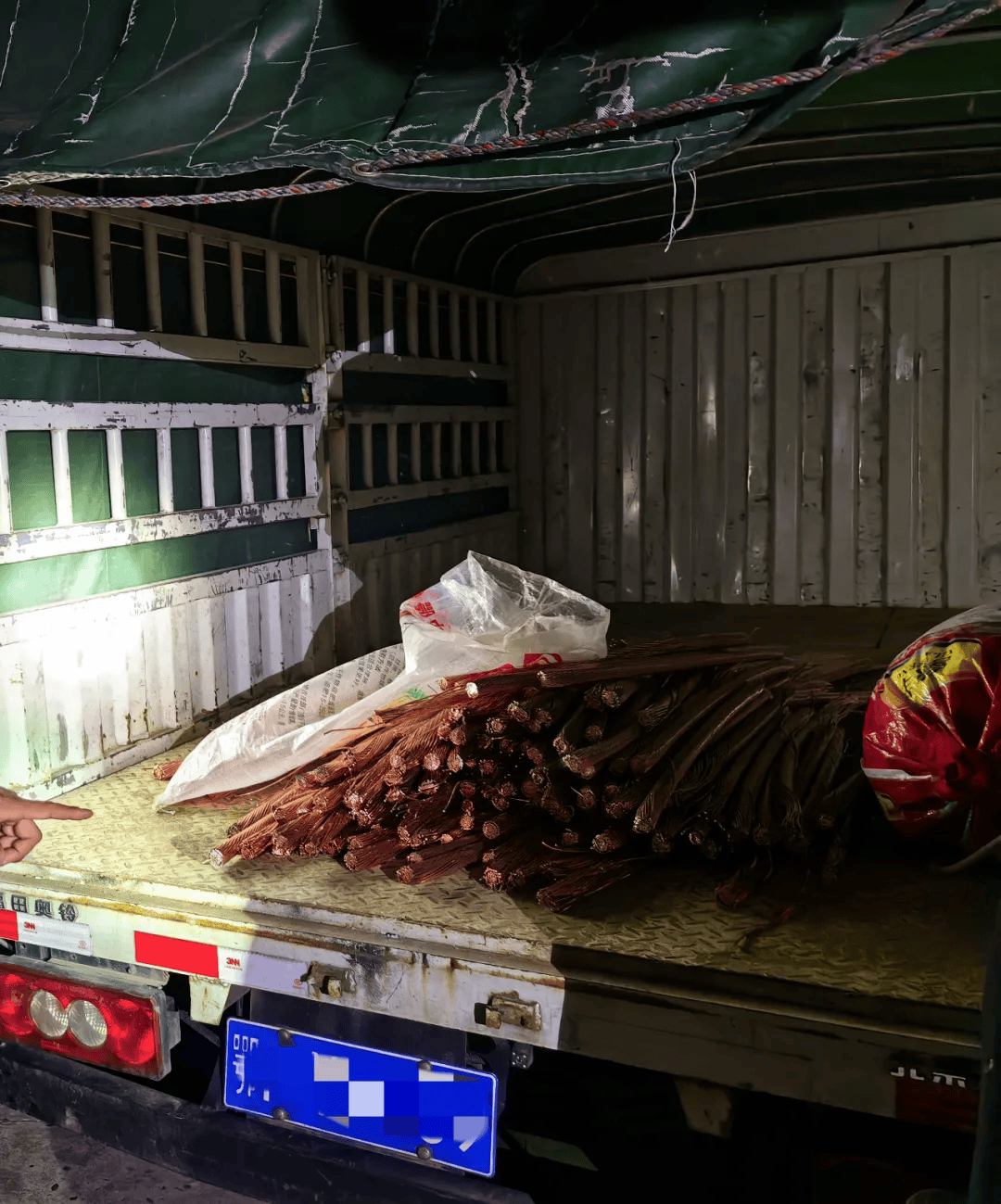 紧急报警！吴某（男<strong></p>
<p>吴某虚拟币</strong>，36岁），连续多晚在荆门一院内…