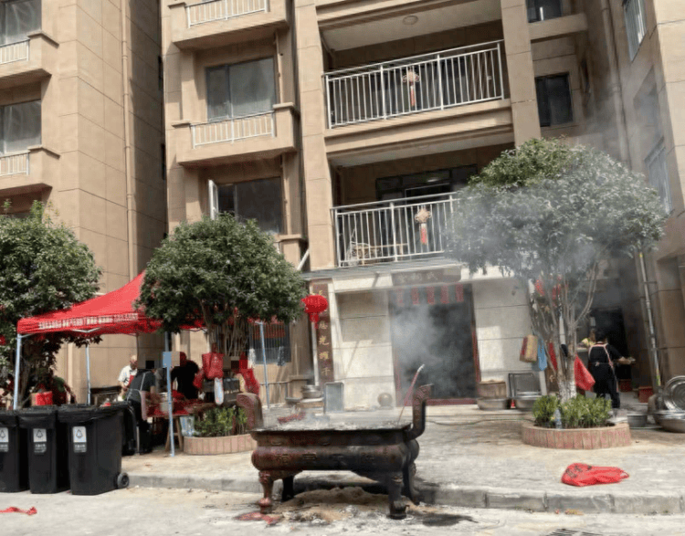 “太闹心”<strong></p>
<p>虚拟币通缉</strong>！江西一小区底楼被改建成“祠堂”？当地回应