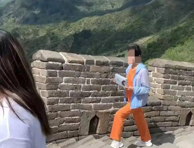 大妈十年冠心病<strong></p>
<p>虚拟币CG</strong>,喝药后能爬长城?八达岭回应长城上有人疑拍诈骗广告