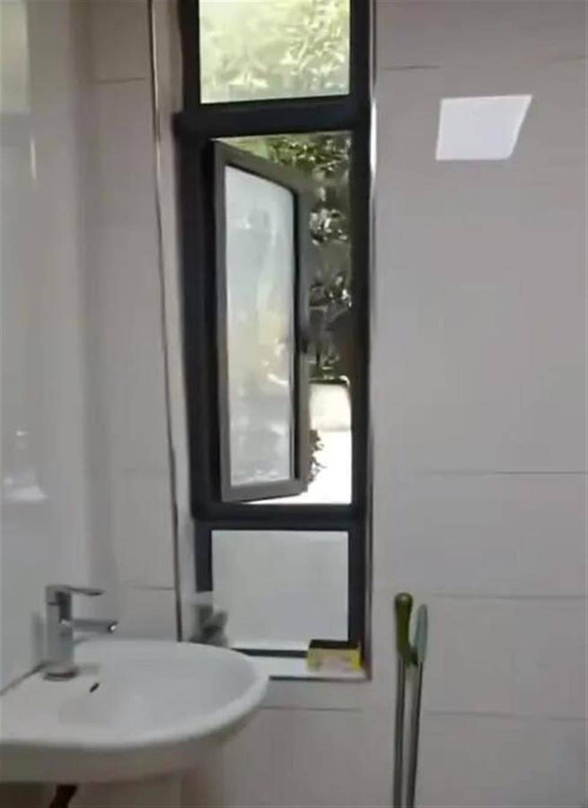 规划局副局长跳窗逃离<strong></p>
<p>虚拟币跨期</strong>，被堵4小时不能怪群众