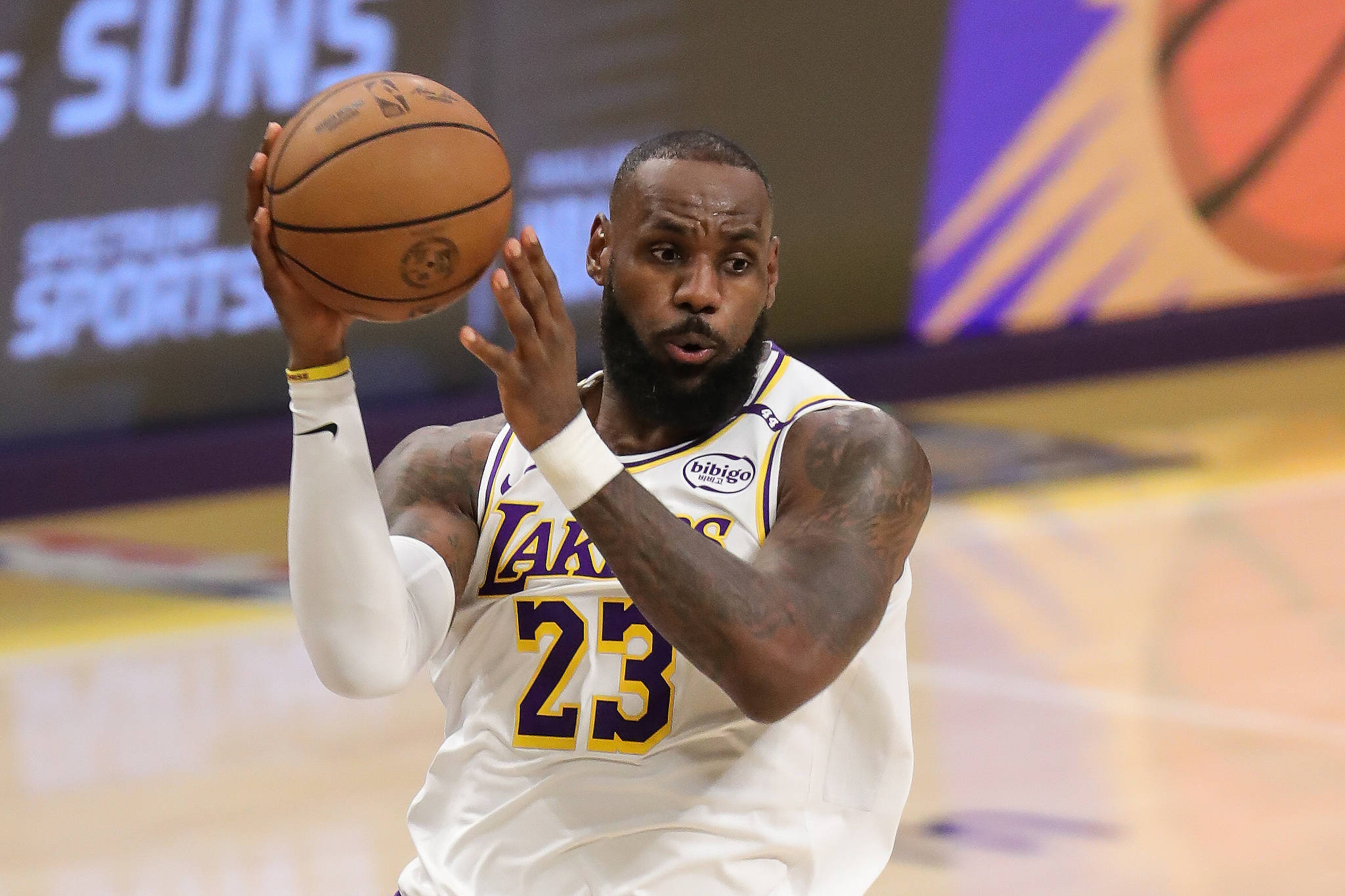 小儿子布莱斯已高三 詹姆斯：如能同场竞技那太酷<strong></p>
<p>虚拟币JT</strong>了