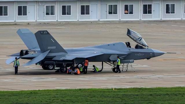 苏-57已在机场转场<strong></p>
<p>学时虚拟币</strong>，将与歼-35“同台竞技”，中俄卖家秀准备就绪