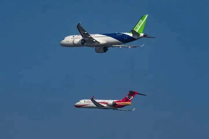 C919和ARJ21<strong></p>
<p>学时虚拟币</strong>，同框了！