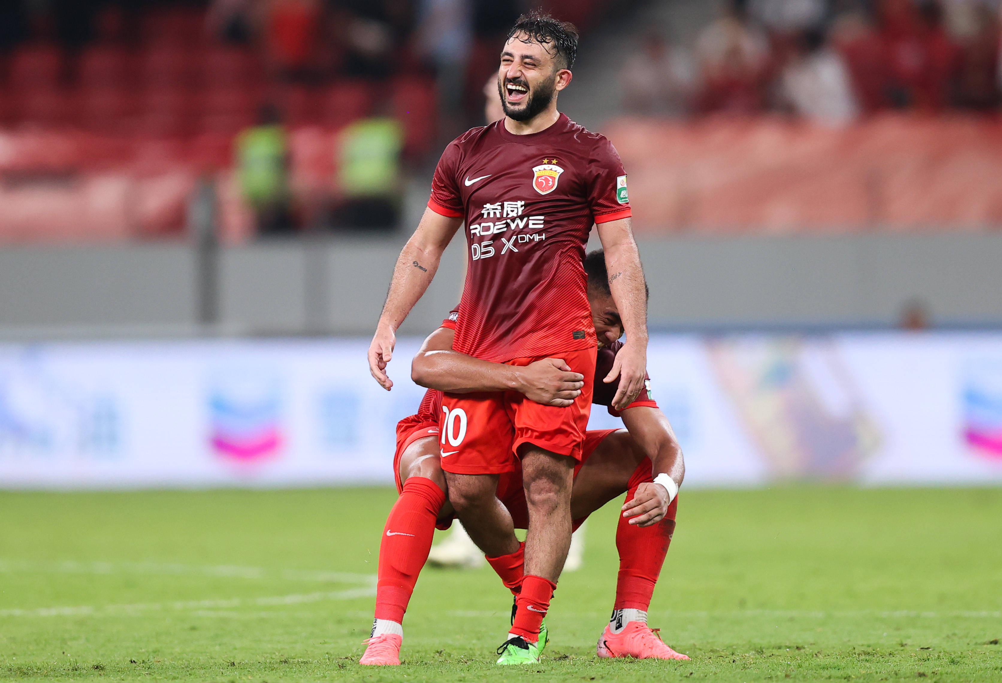 中超赛季最佳阵容:沪上双雄贡献7人 武磊34球无愧球王