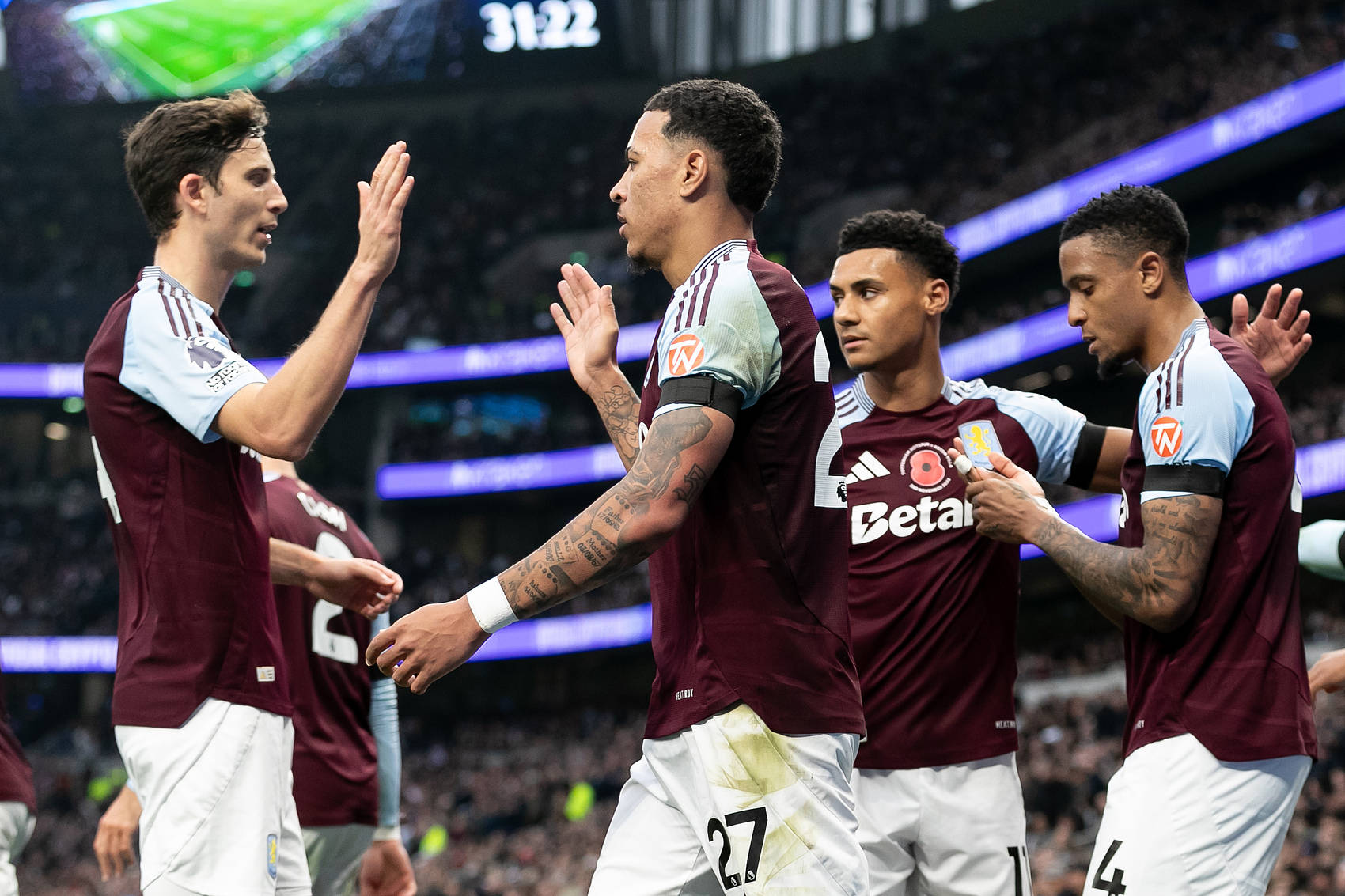 英超-索兰克4分钟2球孙兴慜助攻后不满被换 热刺4-1维拉