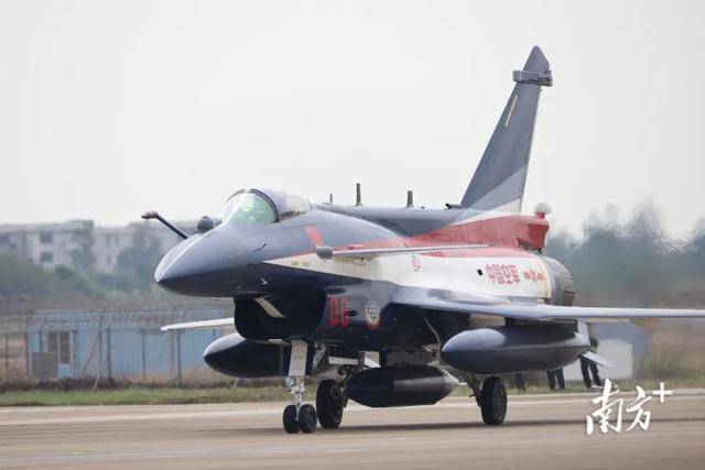 照片曝光<strong></p>
<p>虚拟币闪兑</strong>！歼-35A究竟有多厉害？