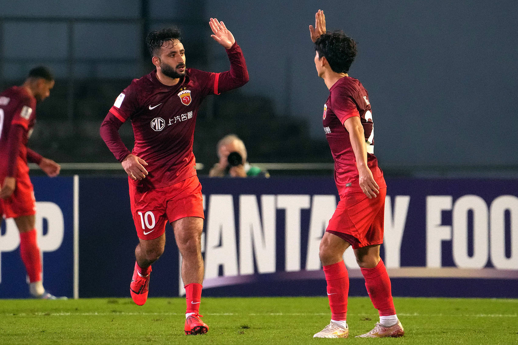 当头棒喝<strong></p>
<p>虚拟币闪兑</strong>！亚冠-巴尔加斯世界波遮羞 海港1-3川崎前锋