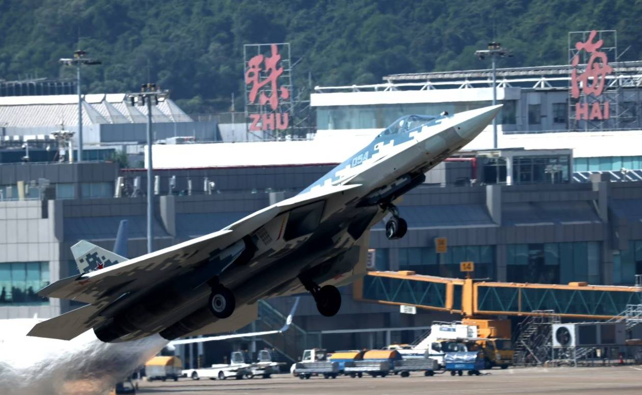 眼镜蛇机动！俄罗斯战机苏-57<strong></p>
<p>沉迷虚拟币</strong>，在珠海上空高难度“炫技”！