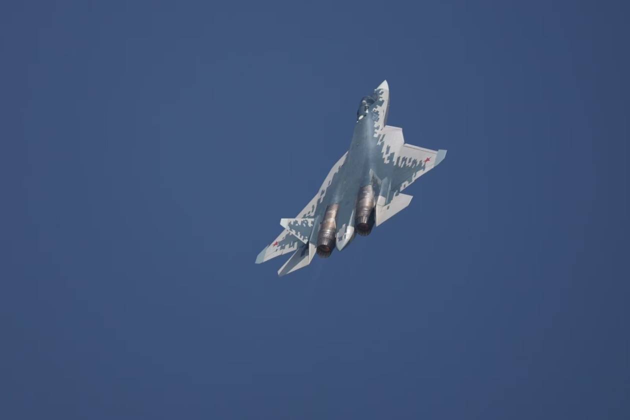 眼镜蛇机动！俄罗斯战机苏-57<strong></p>
<p>沉迷虚拟币</strong>，在珠海上空高难度“炫技”！