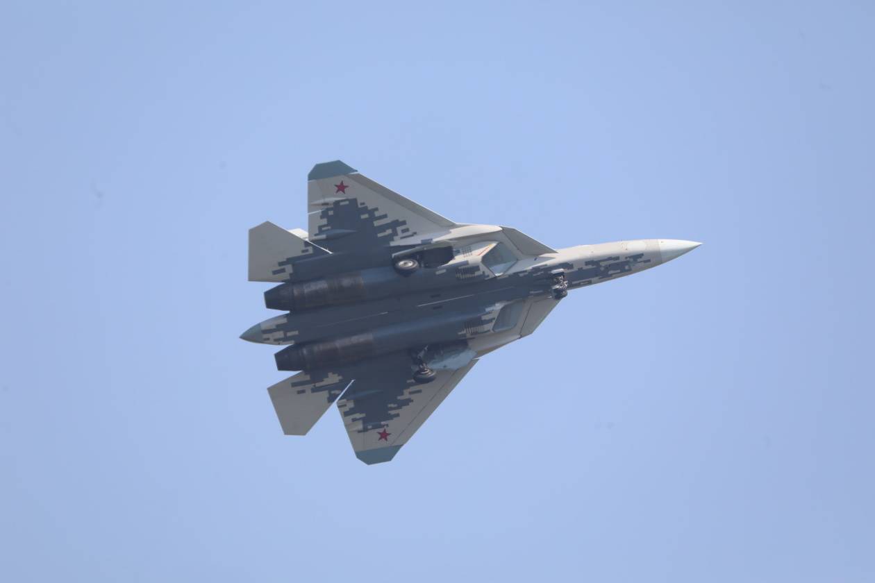 眼镜蛇机动！俄罗斯战机苏-57<strong></p>
<p>沉迷虚拟币</strong>，在珠海上空高难度“炫技”！