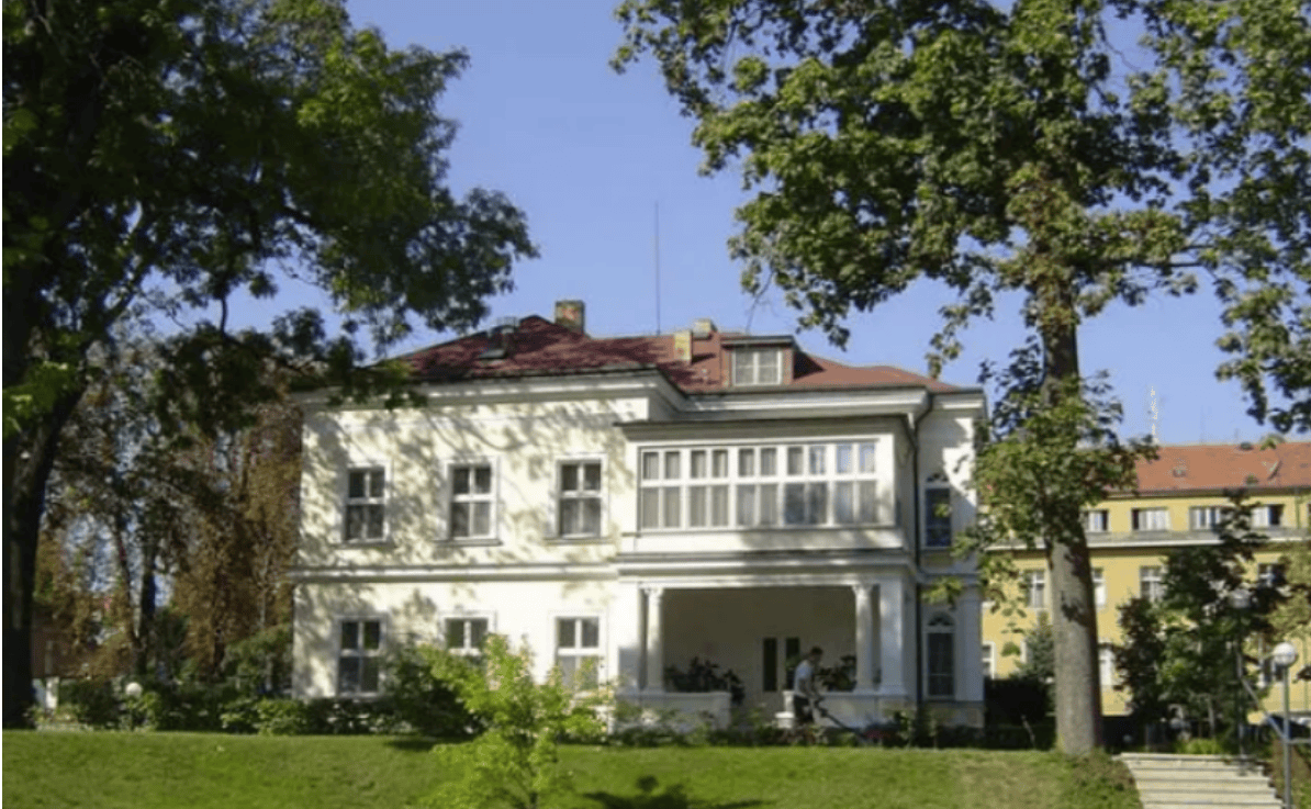 “两面三刀”?捷克先与蔡英文逼近红线<strong></p>
<p>沉迷虚拟币</strong>,后又访华对我方交底?