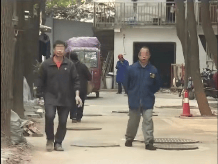 长沙一小区变“井”区:9栋楼井盖多达170个<strong></p>
<p>摇虚拟币</strong>,施工方称地下管网复杂只能加井