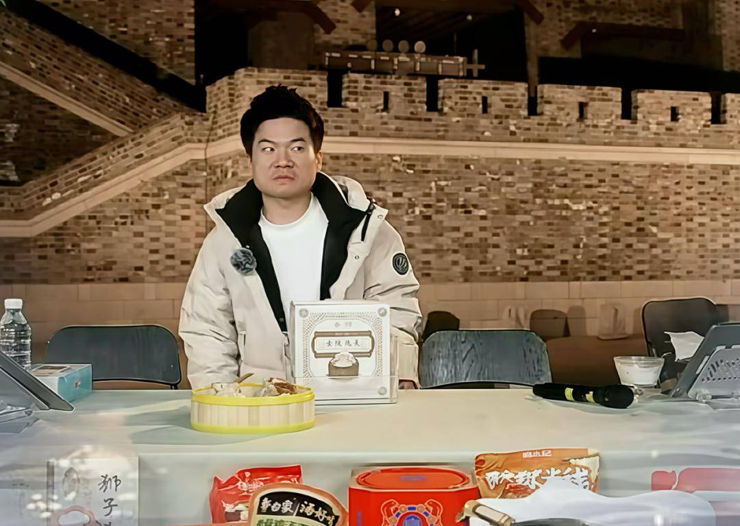 董宇辉：蒸裂开的包子<strong></p>
<p>摇虚拟币</strong>，露馅了