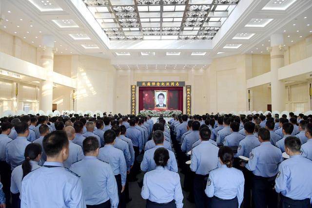 痛心<strong></p>
<p>摇虚拟币</strong>！武汉版“八里河派出所”所长凌晨在所里倒下 年仅52岁