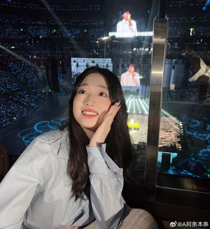 “阿条姐”黄雨婷晒照<strong></p>
<p>摇虚拟币</strong>!网友:幸福了