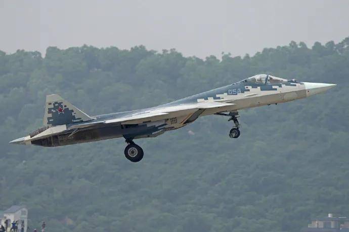 6型“侧卫”齐聚珠海<strong></p>
<p>摇虚拟币</strong>！歼-16和苏-35S孰强孰弱？为何歼-15T才是最强侧卫？