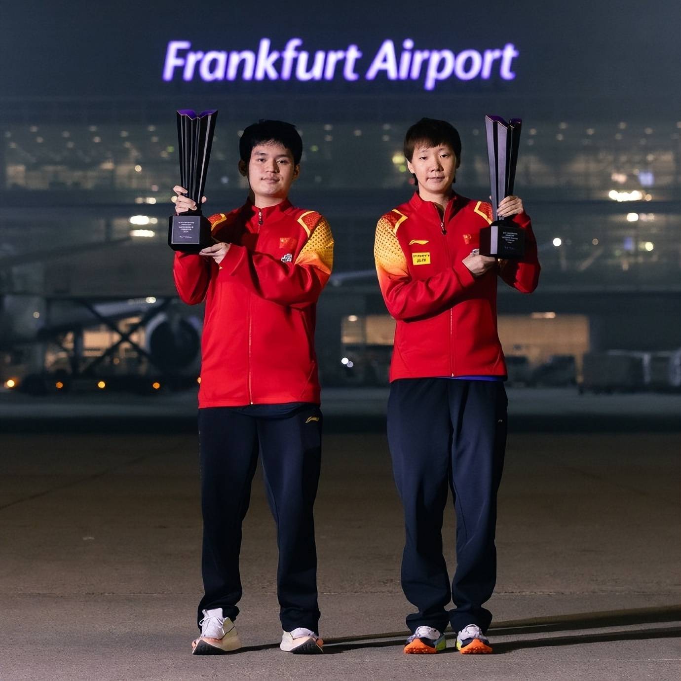 法兰克福冠军赛国乒包揽双冠!林诗栋:珍惜每一分球<strong></p>
<p>摇虚拟币</strong>,王曼昱:这个冠军非常不容易