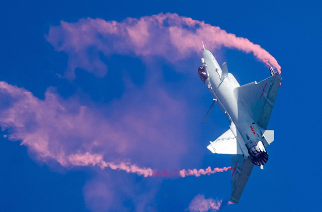 歼35一言不合开加力！拉出漂亮马赫环垂直爬升<strong></p>
<p>交城虚拟币</strong>，为何不如苏57精彩