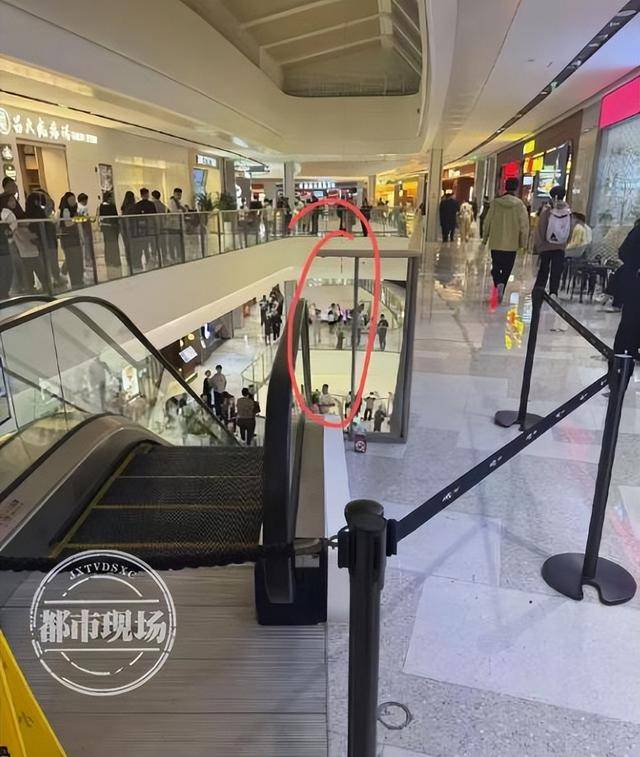 山东济宁一女孩在商场坠亡<strong></p>
<p>邵阳虚拟币</strong>，其倚靠的扶梯玻璃护栏疑似脱落，警方回应