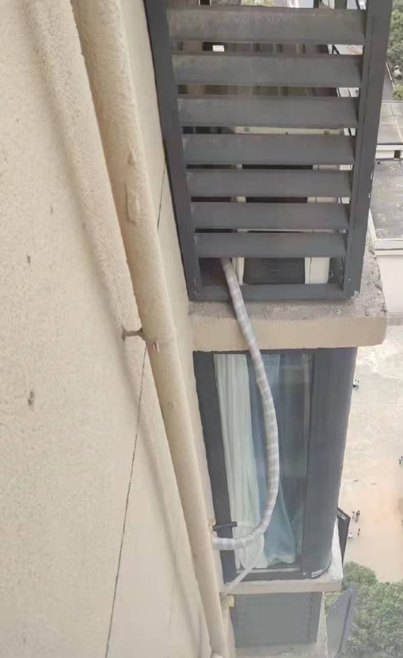 空调机位被楼下邻居占用<strong></p>
<p>虚拟币蓝线</strong>，娄底女业主无法入住起诉索赔11万！邻居：我的也被占了