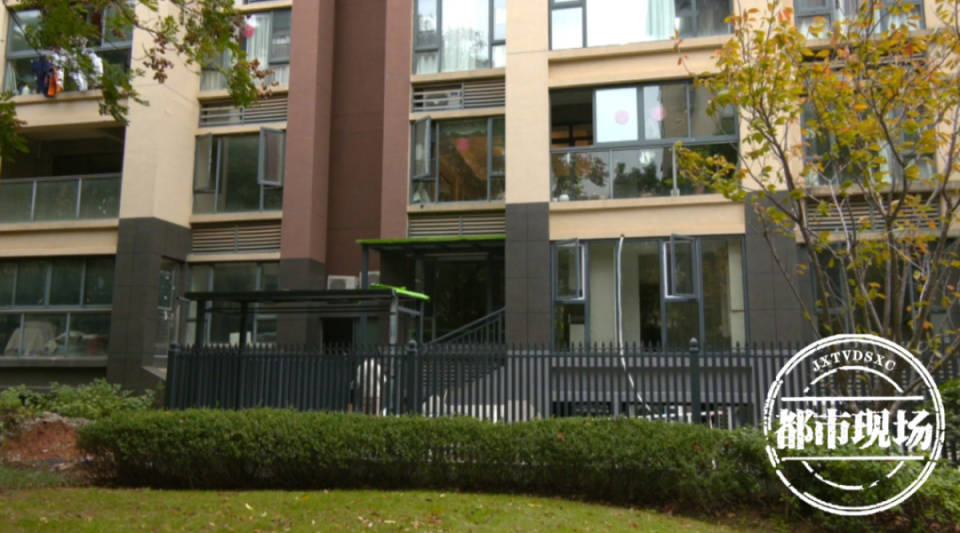 “吓得手发抖！”江西女子在家泡脚<strong></p>
<p>比原虚拟币</strong>，陌生男子突然出现在窗户外面